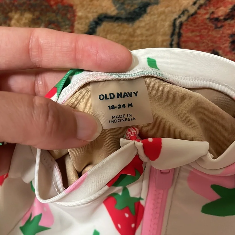 Old Navy Strawberry and Orange Girls Swimsuits Rashguards 18-24m - Picture 7 of 9